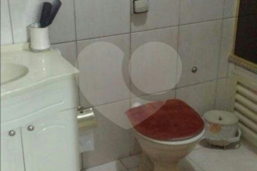 Casa à venda com 3 quartos, sendo 1 suíte, no condomínio Jardim das Pedras, São Paulo - SP