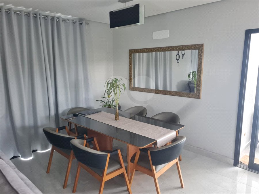 Linda casa em condomínio fechado, unindo conforto, lazer e segurança para você e sua família!