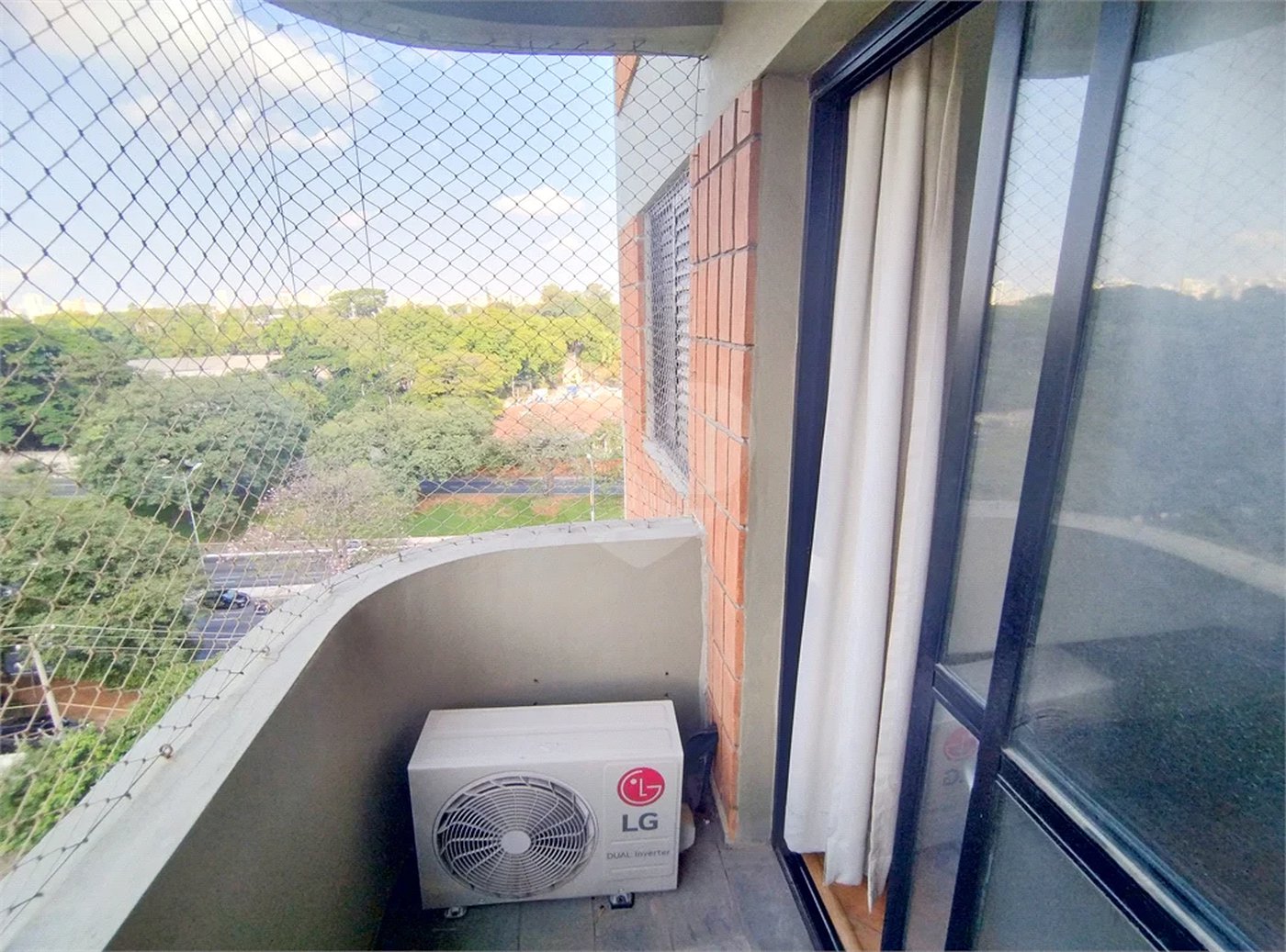 Apartamento mobiliado em Moema, - 1 quarto, sala e cozinha - 1 vaga