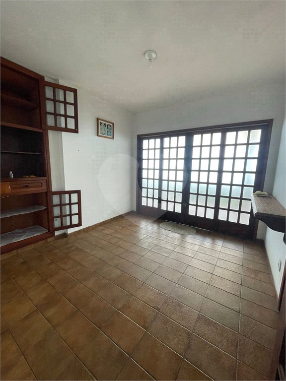 Sobrado à venda com 5 quartos, sendo 2 suítes,  em Vila Oliveira, Mogi das Cruzes, SP