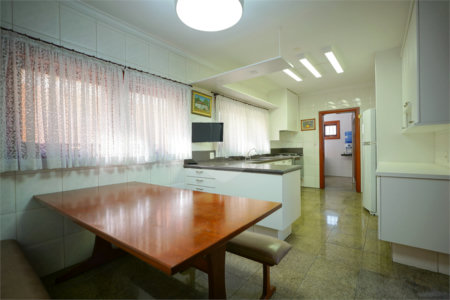 Casa à venda com 4 quartos, sendo 2 suítes, em Interlagos, São Paulo, SP