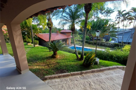 Casa à venda ou para alugar com 5 quartos, sendo 2 suítes, no condomínio Fazenda São Joaquim, Vinhedo - SP