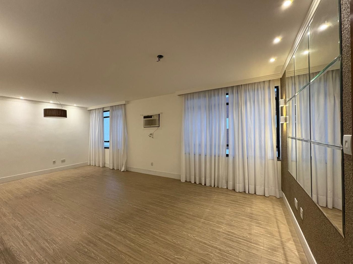 Apartamento com 3 dormitórios à venda, 145 m² por R$ 1.350.000,00 - Pompéia - Santos/SP