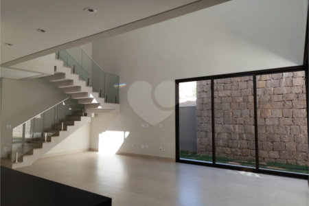 Casa à venda com 3 suítes no condomínio Recanto das Palmas, Vinhedo - SP
