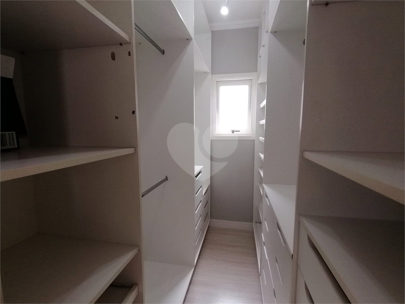 Casa para alugar com 3 quartos, sendo 1 suíte, no condomínio Recanto dos Paturis, Vinhedo - SP