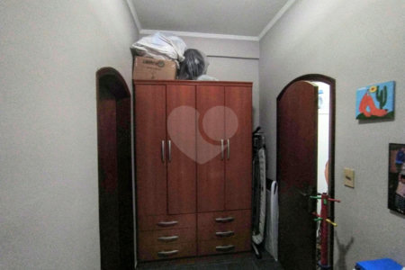Sobrado à venda com 4 quartos, sendo 2 suítes, em Vila Paulicéia, São Paulo, SP