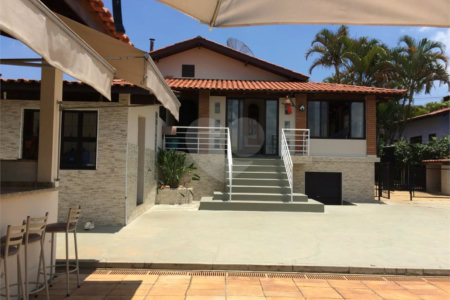 Casa à venda com 4 quartos, sendo 2 suítes, no condomínio Vinhas da Vista Alegre - Lado Sede, Vinhedo - SP