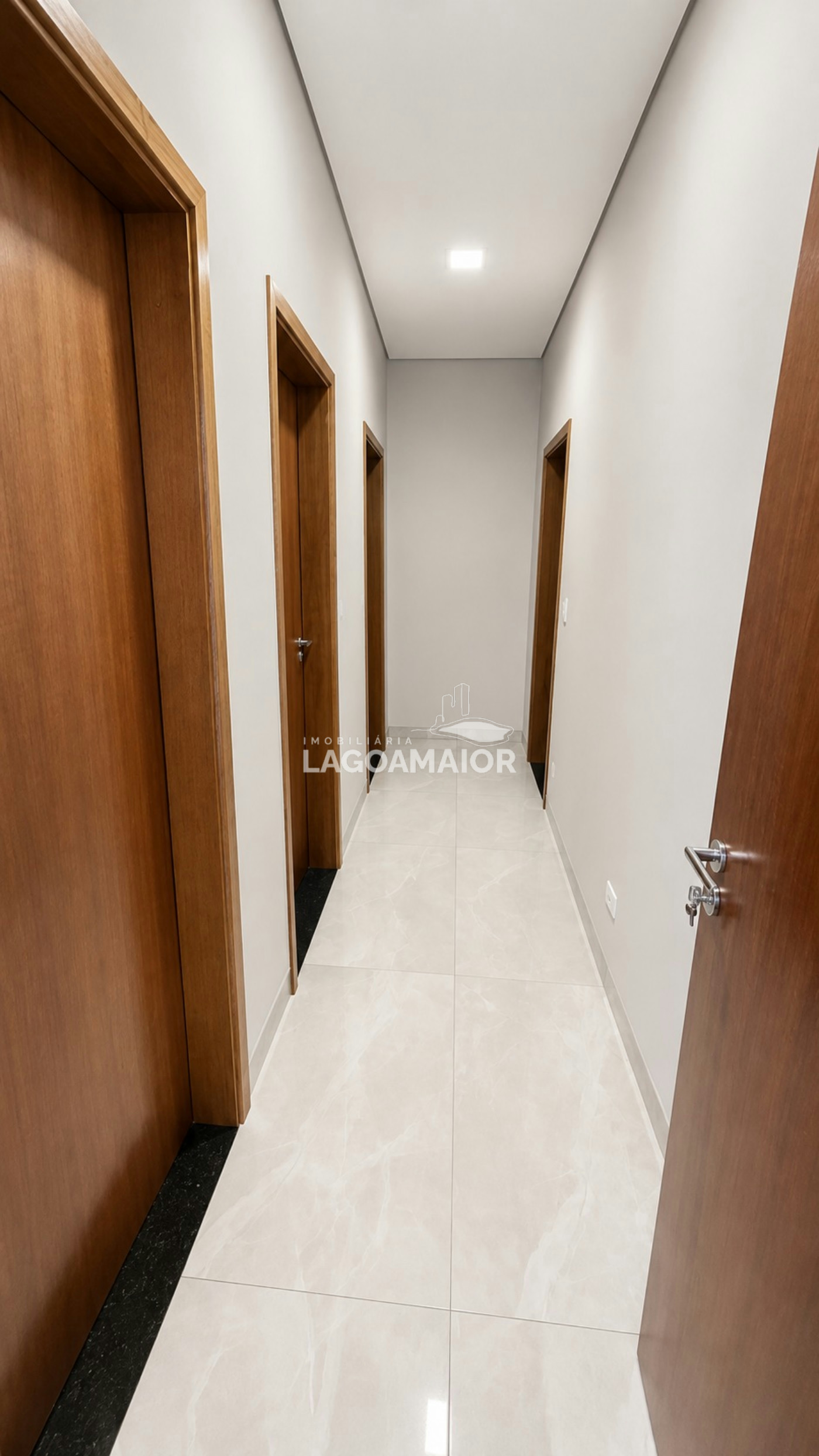 Casa à venda com 3 quartos no condomínio Residencial Costa Leste, Três Lagoas - MS