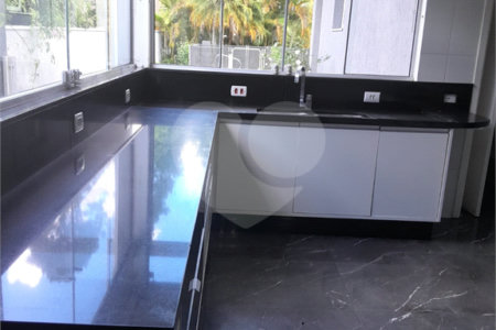 Casa à venda ou para alugar com 4 suítes em Chácaras São Carlos, Cotia, SP