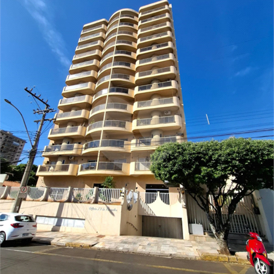 Apartamento à venda com 3 quartos, sendo 1 suíte, no Centro, Araraquara, SP
