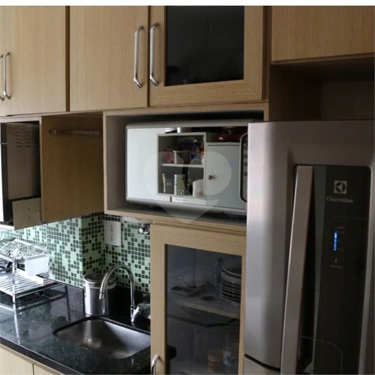 Apto na Mooca de 76m², com 2 dorms, 1 vaga, 1 suíte. Estuda permuta.