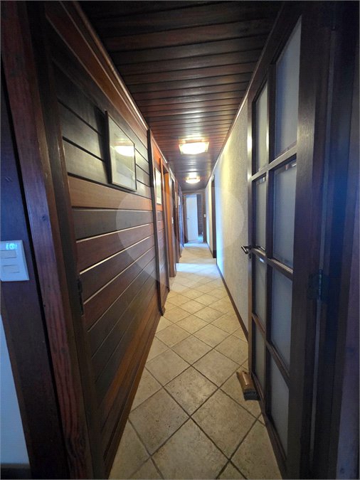 Casa à venda com 3 quartos, sendo 1 suíte, no condomínio Estância Marambaia, Vinhedo - SP