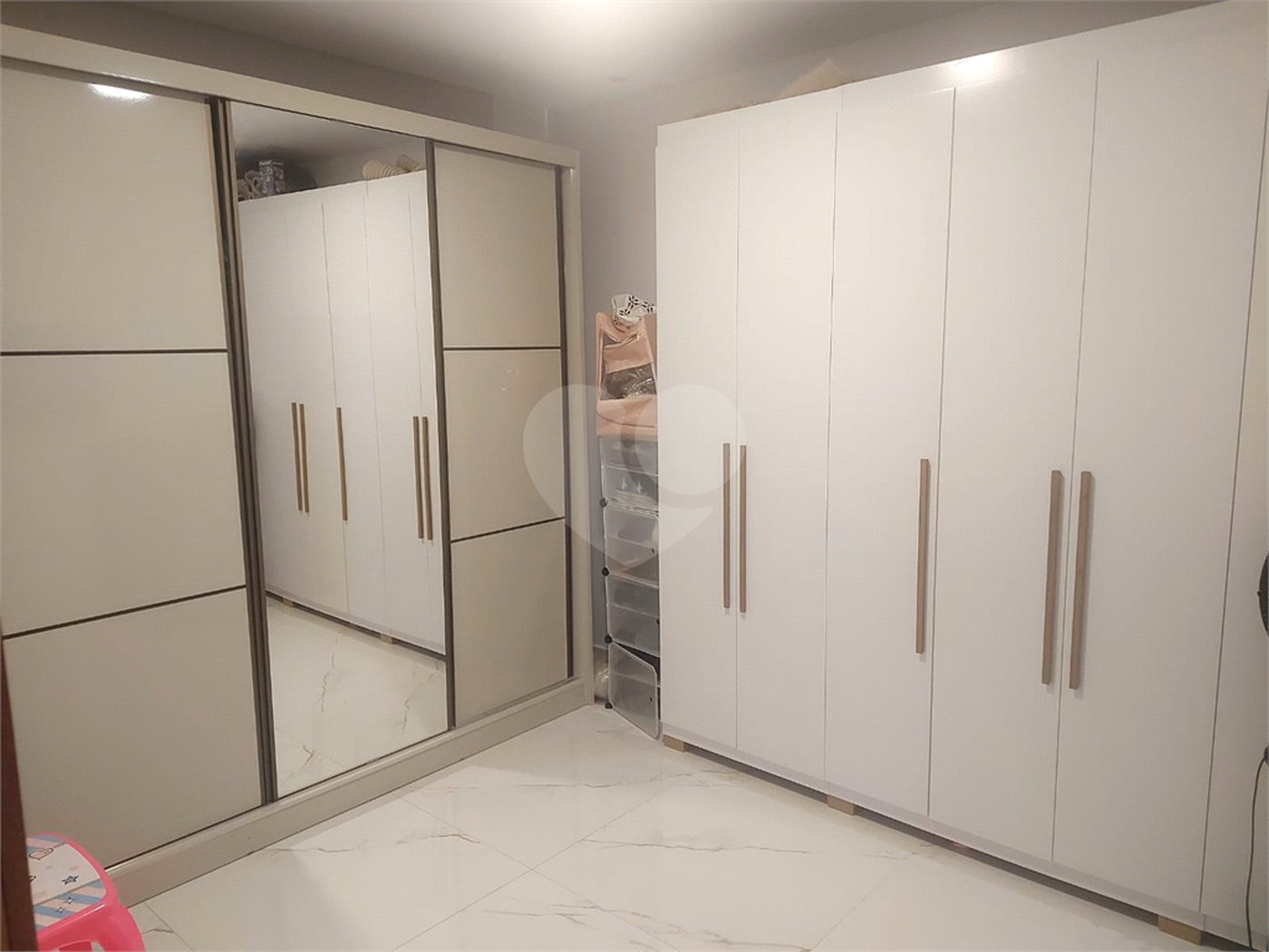 Casa à venda com 4 quartos, sendo 3 suítes, em Ogiva, Cabo Frio, RJ