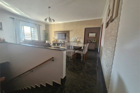 Casa à venda com 4 quartos, sendo 1 suíte, em Jardim Planalto, Salto, SP