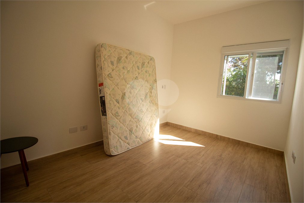 Casa à venda com 4 quartos, sendo 1 suíte,  no condomínio Sítio das Hortências, São Roque - SP
