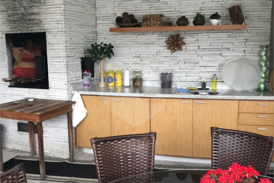 Casa à venda com 4 quartos, sendo 8 suítes, no condomínio Residencial Jd. Ibiratiba, São Paulo - SP