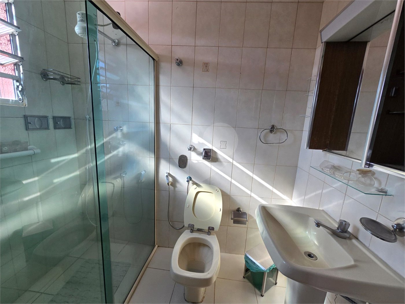 Sobrado à venda com 5 quartos, sendo 1 suíte, em Vila Bonilha, São Paulo, SP