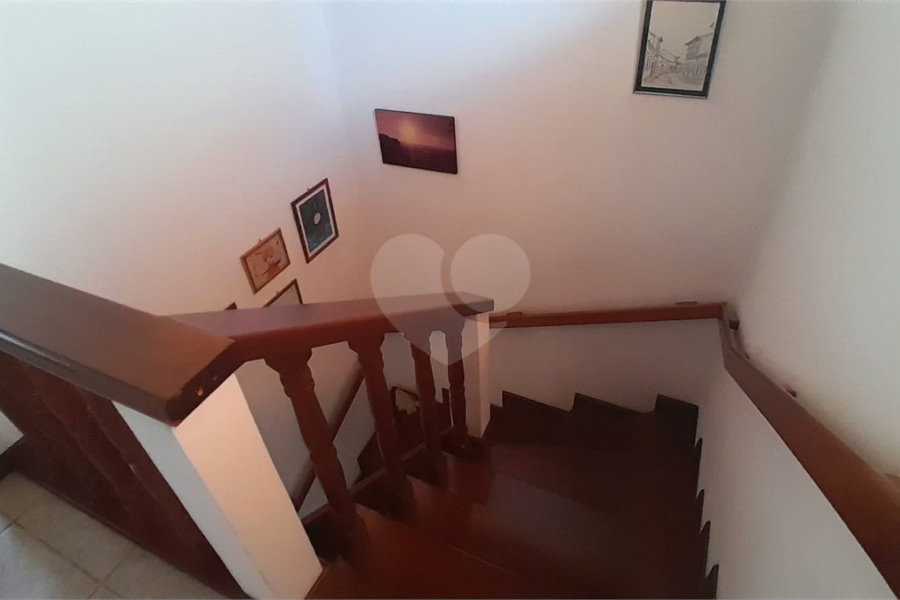 Sobrado à venda com 3 quartos, sendo 1 suíte, em Vila Isabela, Campos do Jordão, SP