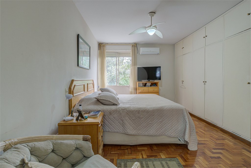 Casa à venda ou para alugar com 4 quartos, sendo 2 suítes, em Ibirapuera, São Paulo, SP