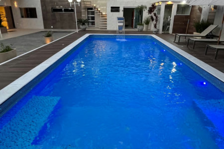 Casa à venda com 8 quartos, sendo 2 suítes, em Flórida, Praia Grande, SP