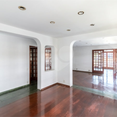 Sobrado à venda com 5 quartos, sendo 3 suítes, em Alto da Boa Vista, São Paulo, SP