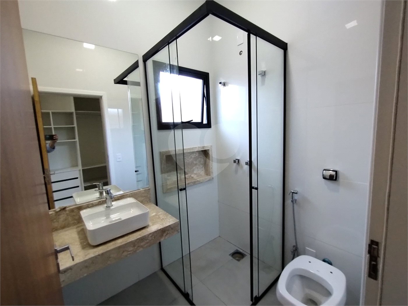 Casa à venda com 3 suítes no condomínio Residencial Golden Ville, Itapetininga - SP