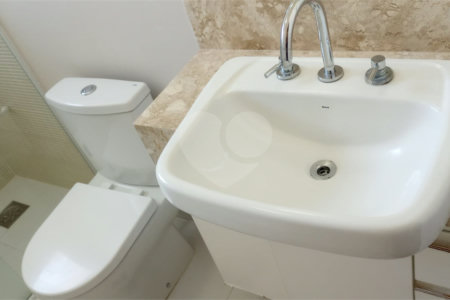 Casa à venda com 3 suítes no condomínio Picollo, Louveira - SP