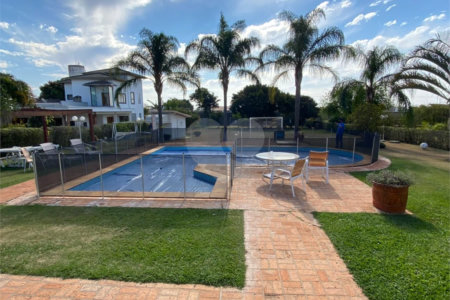 Casa à venda com 4 quartos, sendo 2 suítes, no condomínio Monte Belo, Salto - SP