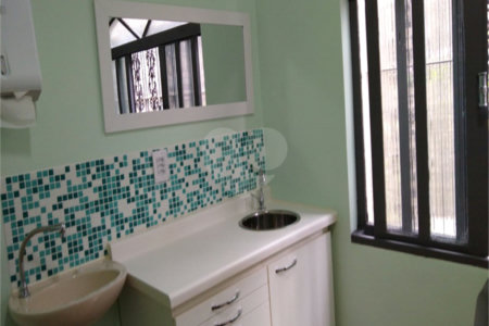 Sobrado à venda com 3 quartos, sendo 1 suíte, em Alto da Boa Vista, São Paulo, SP