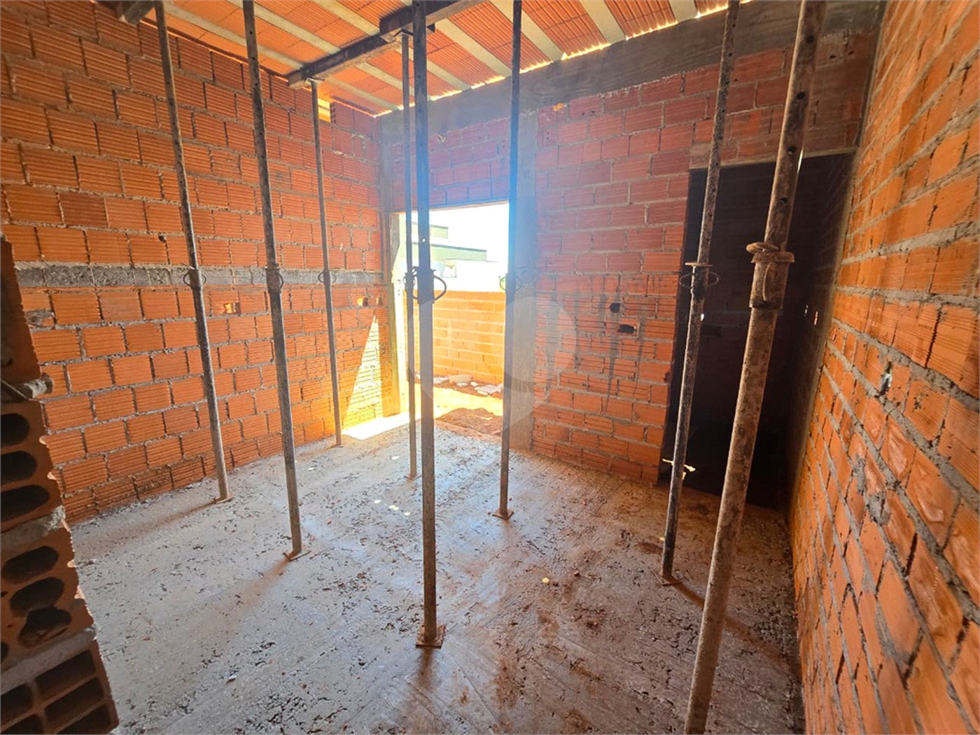 Casa à venda com 3 quartos, sendo 1 suíte, no condomínio Residencial Tivolli, Itapetininga - SP