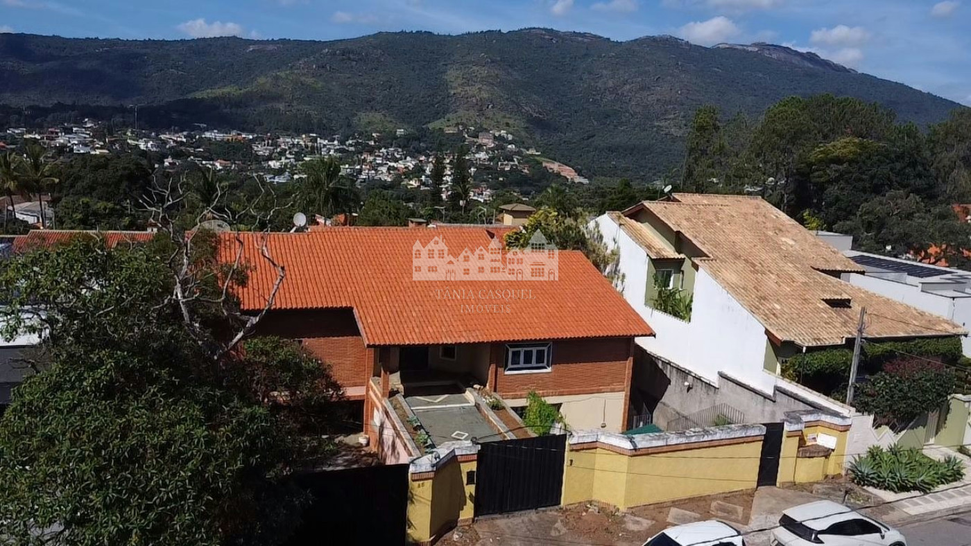 Casa à venda com 4 suítes em Vila Petrópolis, Atibaia, SP