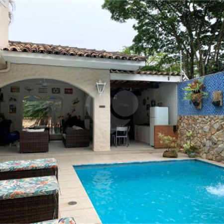 Casa à venda com 4 quartos, sendo 3 suítes,  em Fazenda Morumbi, São Paulo, SP