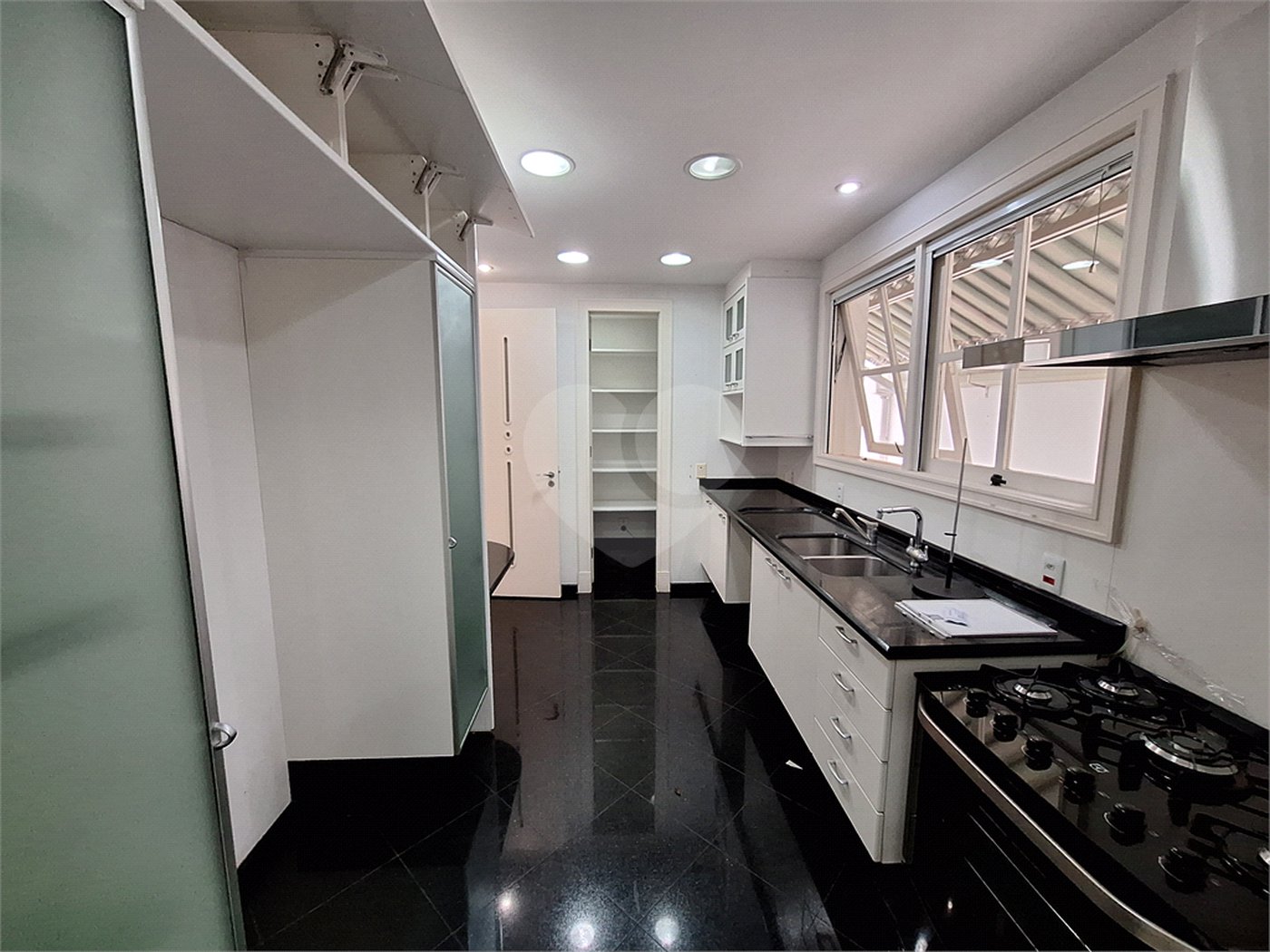 Casa à venda com 4 suítes no condomínio Villagio DI Sopra, São Paulo - SP