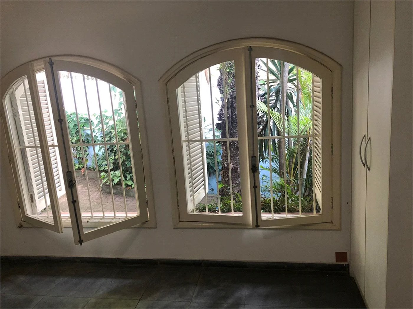 Casa Térrea à venda com 4 quartos, sendo 2 suítes,  em Jardim das Bandeiras, São Paulo, SP