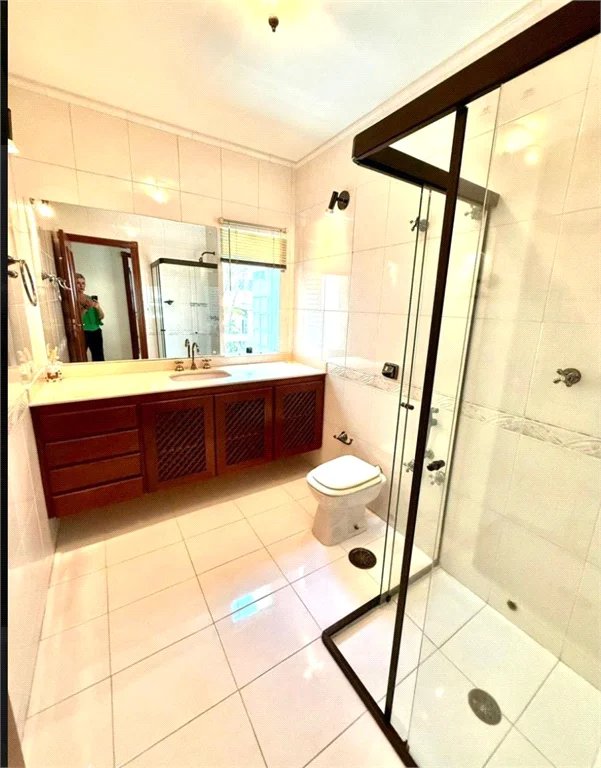 Casa à venda com 5 quartos, sendo 3 suítes,  em Jardim Leonor, São Paulo, SP