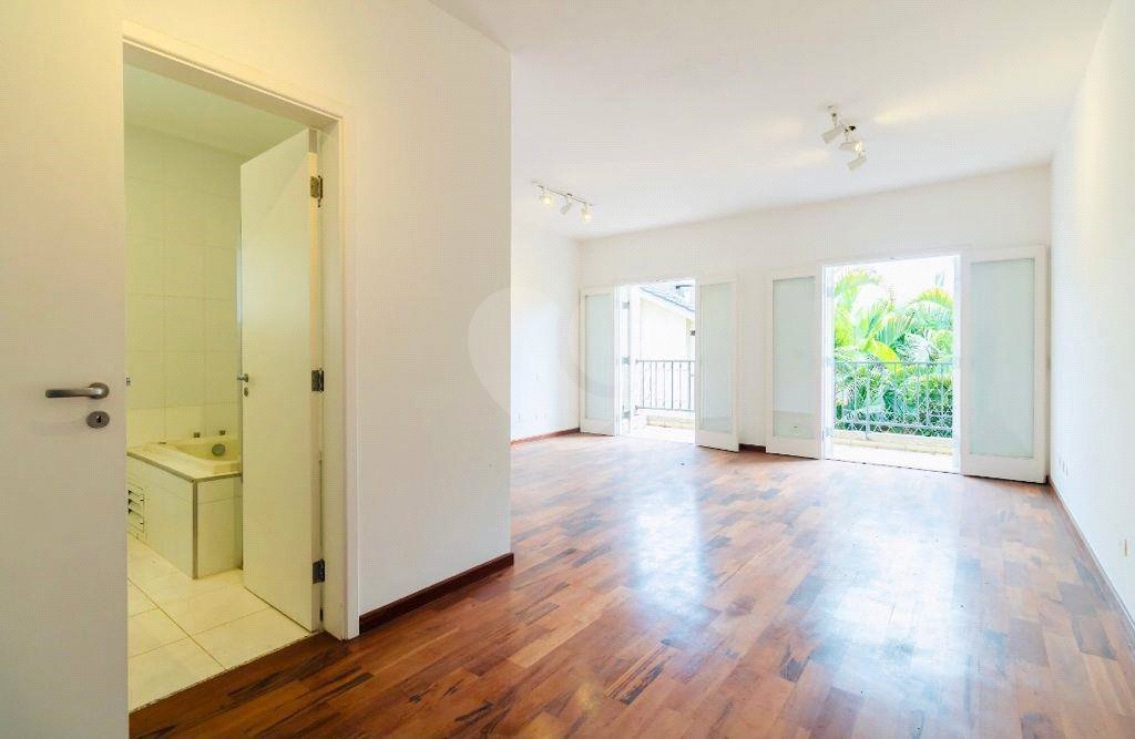 Casa à venda com 3 quartos, sendo 1 suíte,  no condomínio Reserva do Visconde, São Paulo - SP