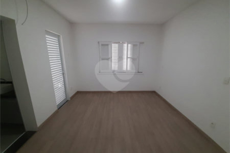 Sobrado à venda com 4 quartos, sendo 3 suítes, em Vila Paulicéia, São Paulo, SP