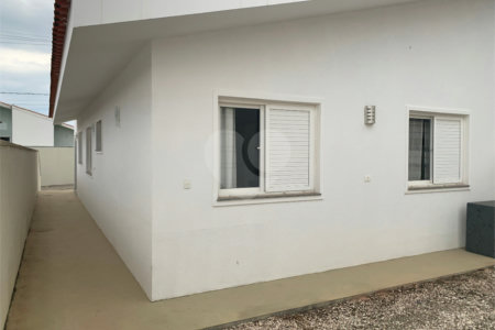 Casa à venda com 3 quartos, sendo 1 suíte, no condomínio Marf Iii- Fase III, Bom Jesus dos Perdões - SP