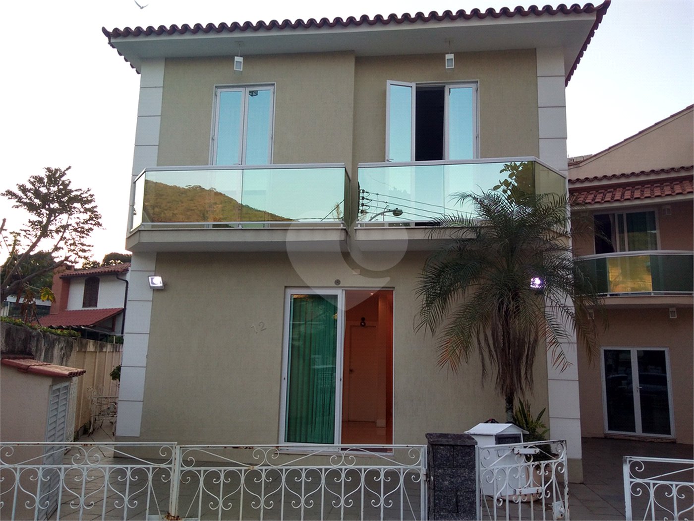 Casa à venda com 3 quartos, sendo 1 suíte,  no condomínio Conselheiro Ferraz, Rio de Janeiro - RJ