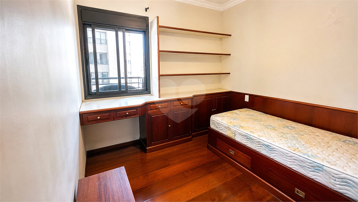 Apartamento à venda com 4 quartos, sendo 1 suíte, em Moema, São Paulo, SP