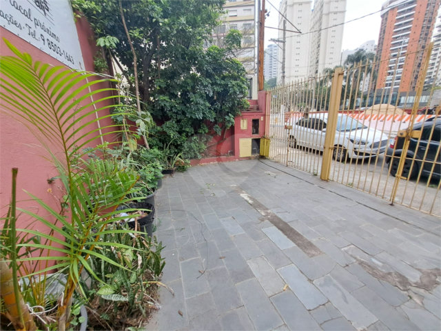 Sobrado à venda ou para alugar com 12 quartos em Vila Nova Conceição, São Paulo, SP