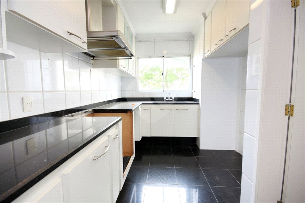 Apartamento à venda com 3 quartos, sendo 1 suíte, em Alto da Boa Vista, São Paulo, SP
