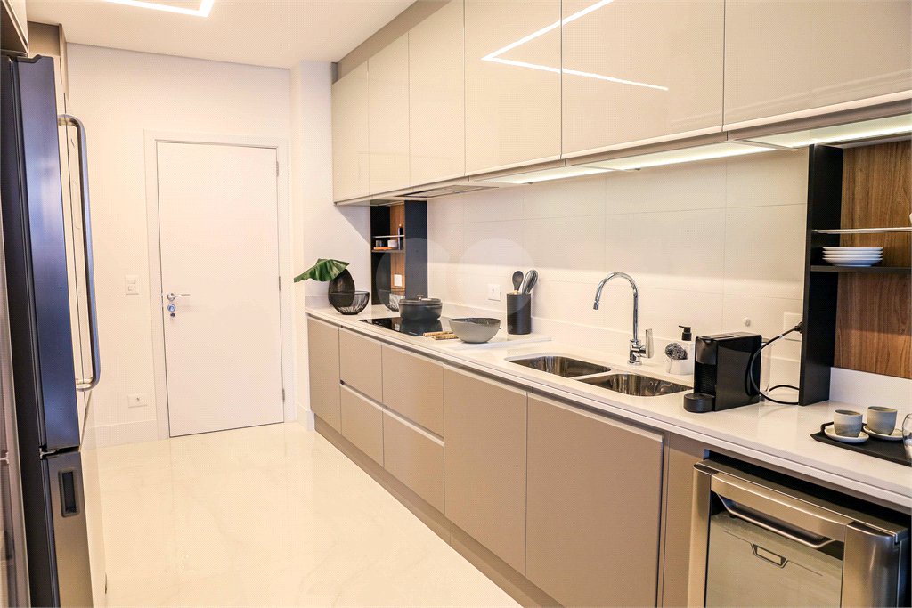 Apartamento à venda com 4 suítes em Real Parque, São Paulo, SP