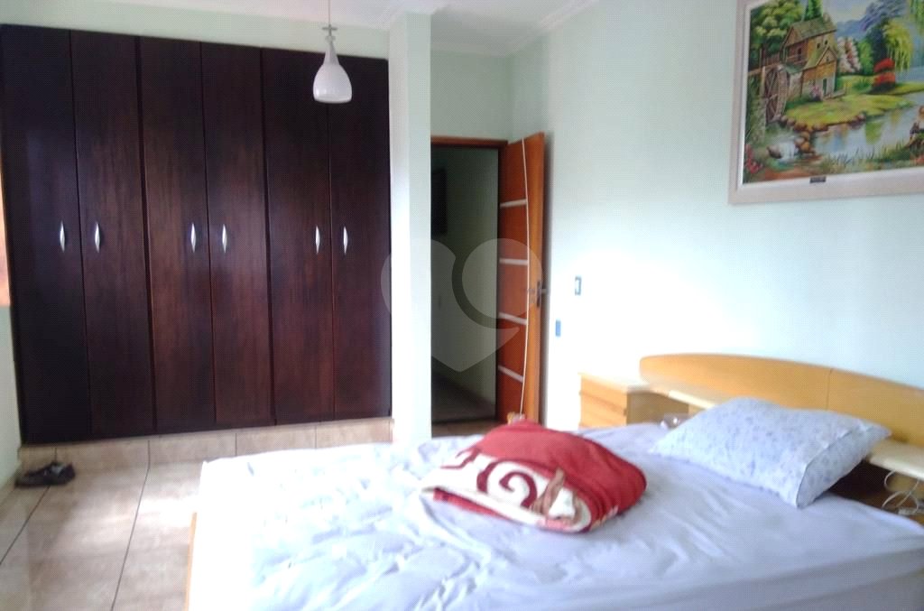 Casa à venda com 4 quartos, sendo 2 suítes, em Jardim Vila Galvão, Guarulhos, SP