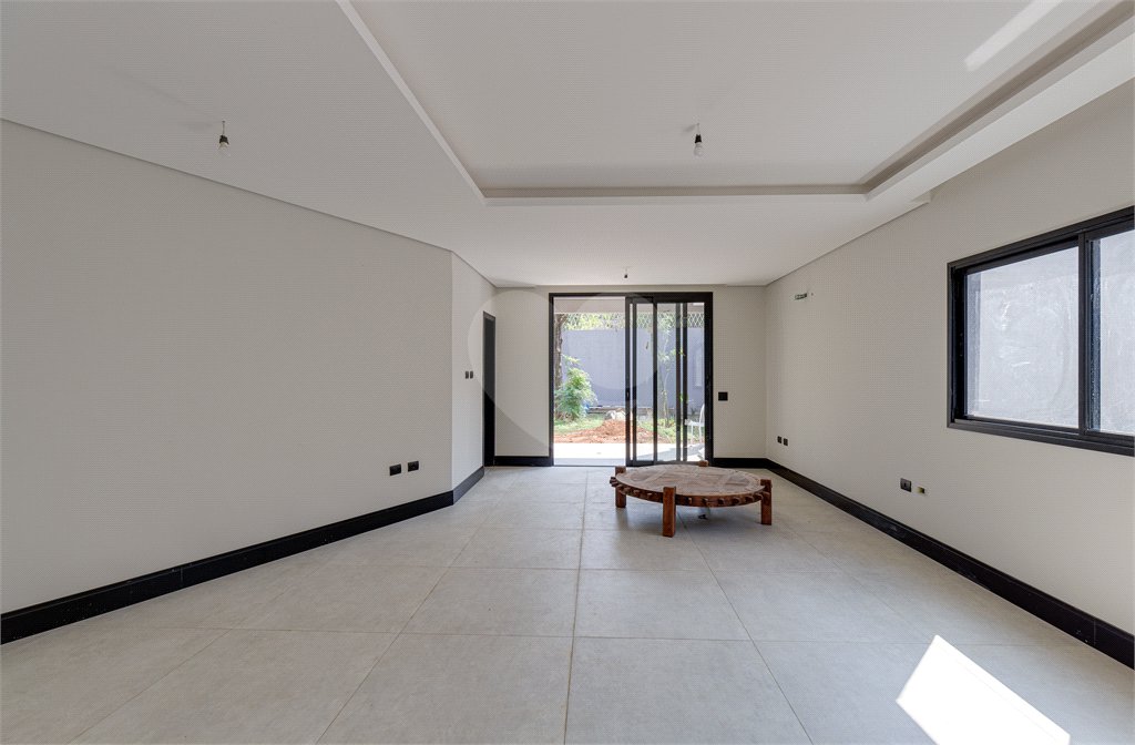 Casa à venda com 4 suítes no condomínio Reserva Robélia, São Paulo - SP