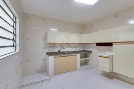 Sobrado à venda com 4 quartos, sendo 1 suíte, em Jardim Prudência, São Paulo, SP