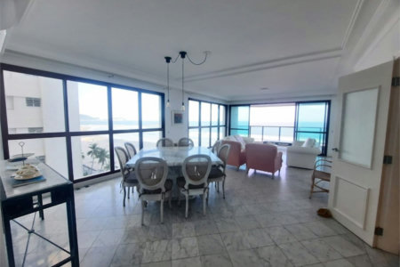 Apartamento Residencial à venda, Pitangueiras, Guarujá - AP0136.