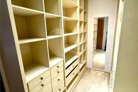 Sobrado à venda com 5 quartos, sendo 3 suítes,  em Jardim Leonor, São Paulo, SP