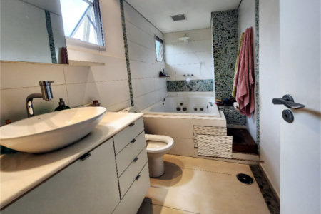 Casa à venda com 4 quartos, sendo 2 suítes, no condomínio Vila Nova de Gaia, São Paulo - SP