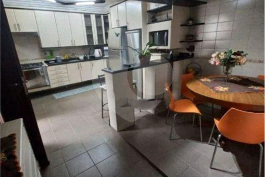 Sobrado à venda com 4 quartos, sendo 3 suítes, em Mandaqui, São Paulo, SP